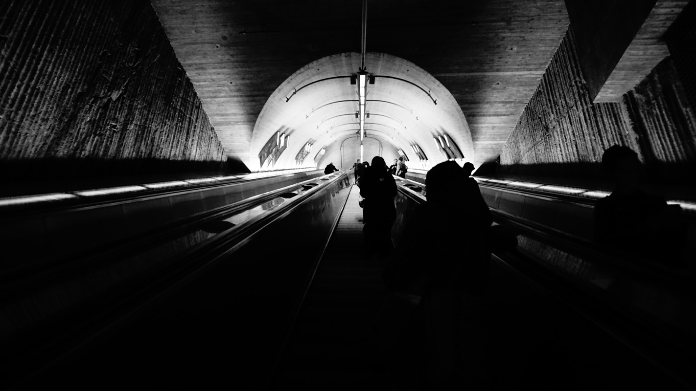 Towards an [anti-colonial] immanent body